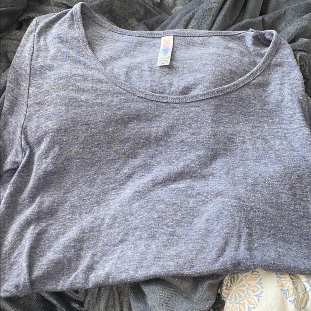 loose XS tee-shirt.
